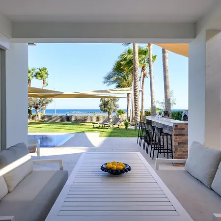 On-the-sand Beachfront - Pool & Rooftop Jacuzzi فيلة *