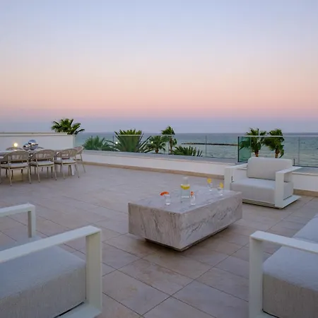 ヴィラ On-the-sand Beachfront - Pool & Rooftop Jacuzzi オロクリニ
