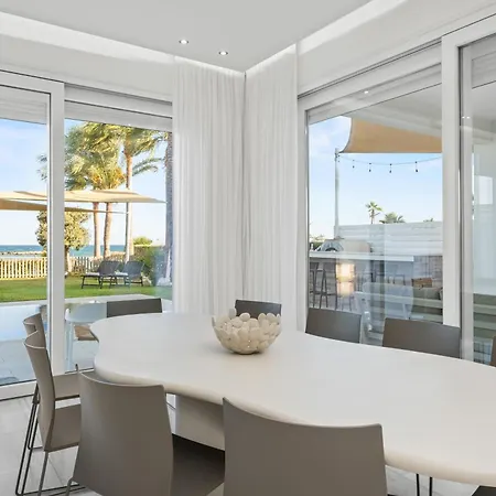 On-the-sand Beachfront - Pool & Rooftop Jacuzzi *