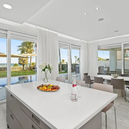 Goldfish - 5br Beachfront Luxury With Pool & Jacuzzi Voróklini