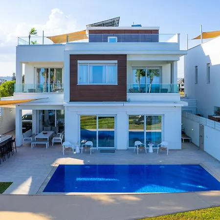 Villa Goldfish - 5br Beachfront Luxury With Pool & Jacuzzi Voróklini