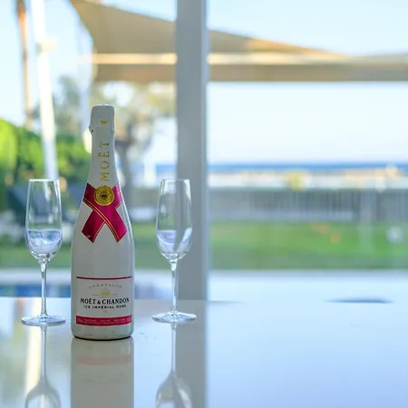 Goldfish - 5br Beachfront Luxury With Pool & Jacuzzi