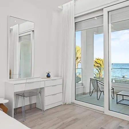 On-the-sand Beachfront - Pool & Rooftop Jacuzzi *