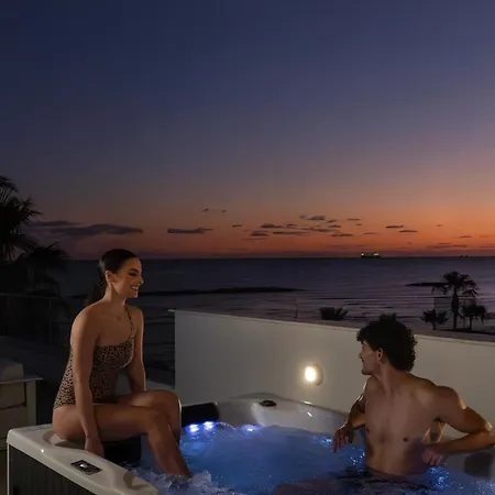 Goldfish - 5br Beachfront Luxury With Pool & Jacuzzi 沃罗里尼