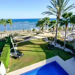 On-the-sand Beachfront - Pool & Rooftop Jacuzzi
