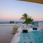 Villa On-the-sand Beachfront - Pool & Rooftop Jacuzzi *