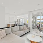 Villa On-the-sand Beachfront - Pool & Rooftop Jacuzzi *