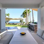On-the-sand Beachfront - Pool & Rooftop Jacuzzi Villa *