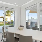 On-the-sand Beachfront - Pool & Rooftop Jacuzzi *
