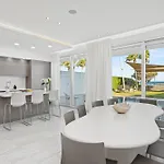 Villa On-the-sand Beachfront - Pool & Rooftop Jacuzzi