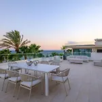 On-the-sand Beachfront - Pool & Rooftop Jacuzzi Villa *