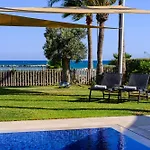 On-the-sand Beachfront - Pool & Rooftop Jacuzzi Villa Voroklini