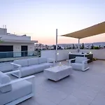 On-the-sand Beachfront - Pool & Rooftop Jacuzzi Voroklini