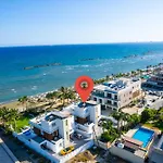 Villa On-the-sand Beachfront - Pool & Rooftop Jacuzzi *