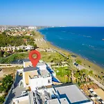 On-the-sand Beachfront - Pool & Rooftop Jacuzzi Villa *