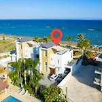 On-the-sand Beachfront - Pool & Rooftop Jacuzzi Villa *