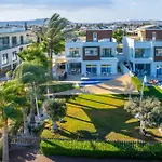 On-the-sand Beachfront - Pool & Rooftop Jacuzzi