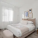 On-the-sand Beachfront - Pool & Rooftop Jacuzzi Villa