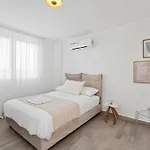 On-the-sand Beachfront - Pool & Rooftop Jacuzzi Villa *