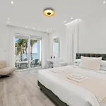On-the-sand Beachfront - Pool & Rooftop Jacuzzi Villa