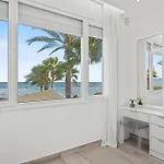 Villa On-the-sand Beachfront - Pool & Rooftop Jacuzzi *