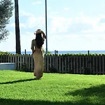 Villa On-the-sand Beachfront - Pool & Rooftop Jacuzzi