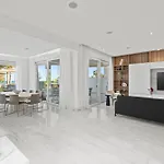 On-the-sand Beachfront - Pool & Rooftop Jacuzzi Voroklini