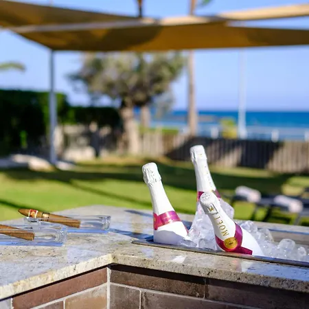 Vila On-the-sand Beachfront - Pool & Rooftop Jacuzzi Voroklini
