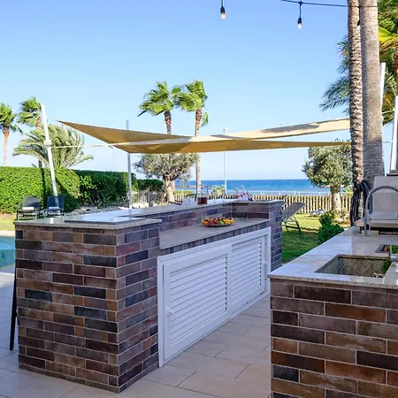 Villa On-the-sand Beachfront - Pool & Rooftop Jacuzzi
