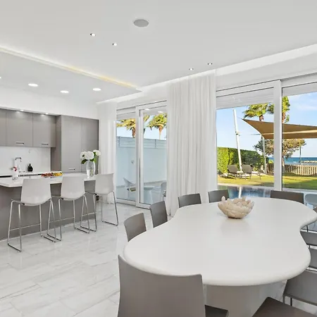 Вилла Goldfish - 5br Beachfront Luxury With Pool & Jacuzzi