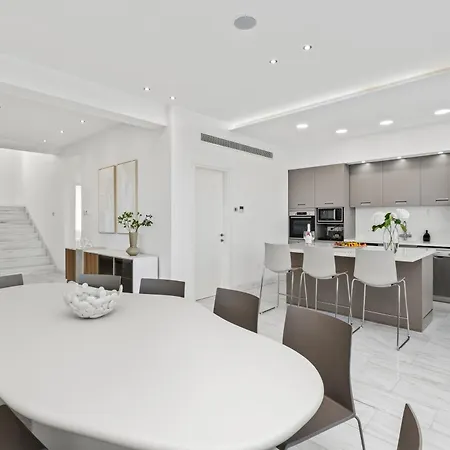 Villa Goldfish - 5br Beachfront Luxury With Pool & Jacuzzi