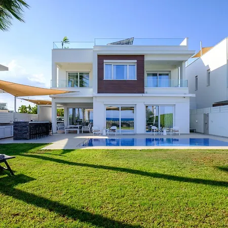 Goldfish - 5br Beachfront Luxury With Pool & Jacuzzi