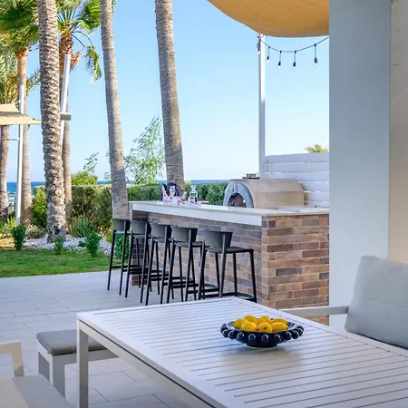 On-the-sand Beachfront - Pool & Rooftop Jacuzzi *