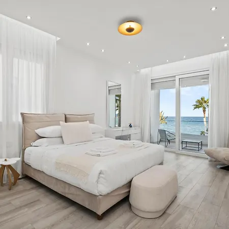 Villa On-the-sand Beachfront - Pool & Rooftop Jacuzzi Oroklini