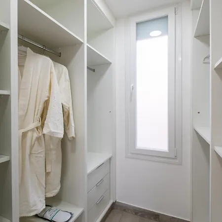 Goldfish - 5br Beachfront Luxury With Pool & Jacuzzi