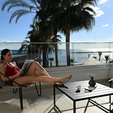 Villa On-the-sand Beachfront - Pool & Rooftop Jacuzzi