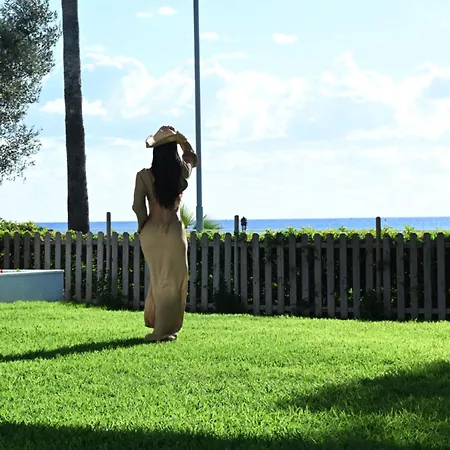 Villa Goldfish - 5br Beachfront Luxury With Pool & Jacuzzi