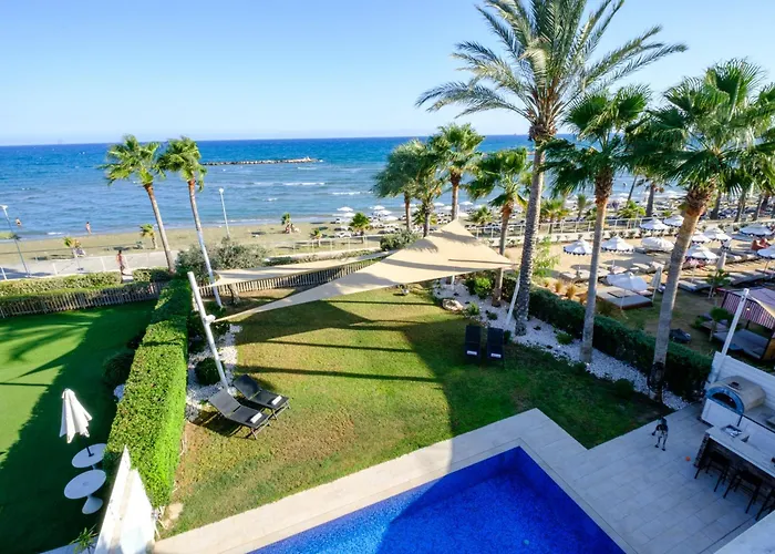 Goldfish - 5br Beachfront Luxury With Pool & Jacuzzi