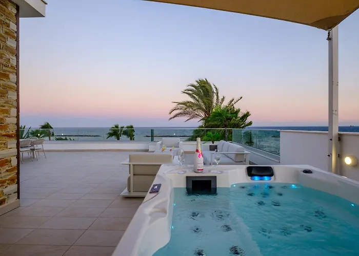 Vila Goldfish - 5br Beachfront Luxury With Pool & Jacuzzi *