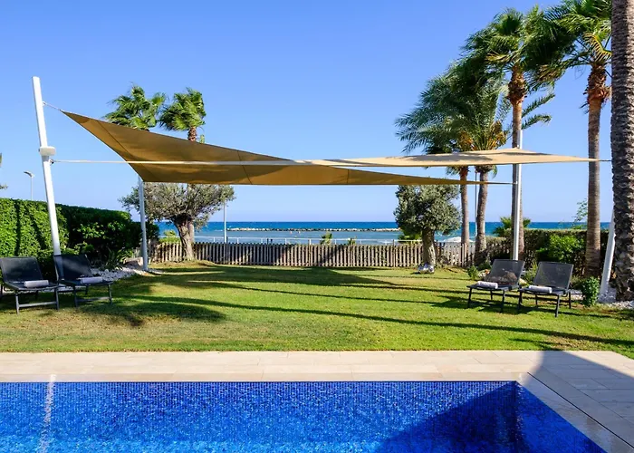 Goldfish - 5br Beachfront Luxury With Pool & Jacuzzi Vila Voroklini