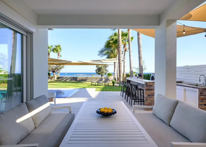 Goldfish - 5br Beachfront Luxury With Pool & Jacuzzi Vila *