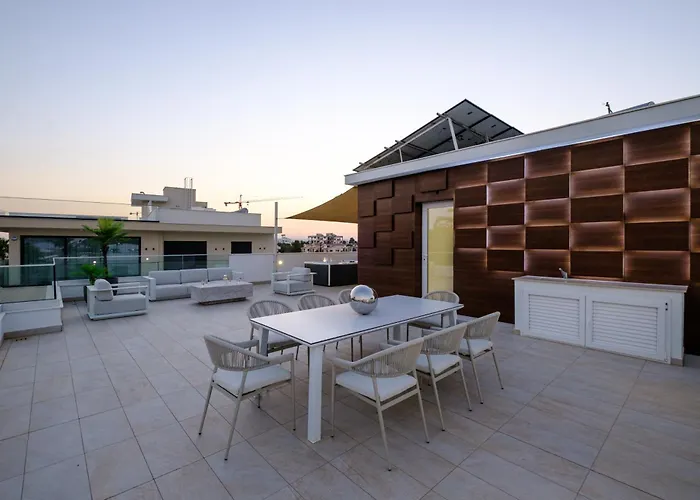 Goldfish - 5br Beachfront Luxury With Pool & Jacuzzi Vila