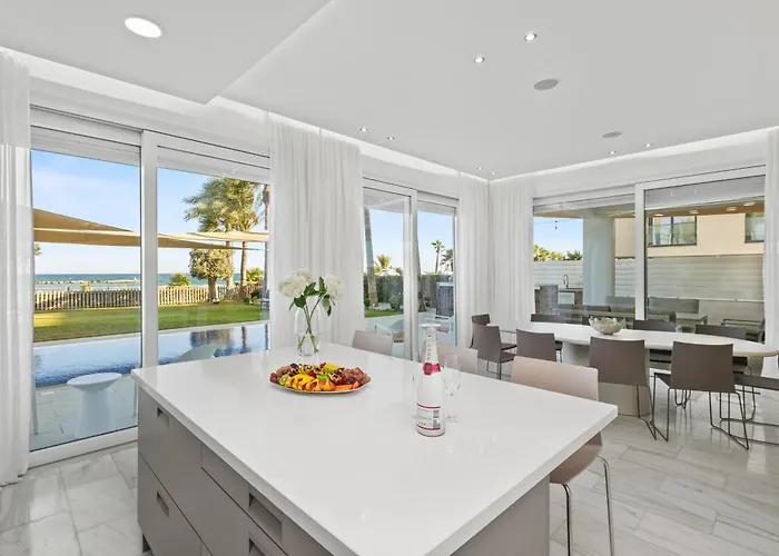 Goldfish - 5br Beachfront Luxury With Pool & Jacuzzi Voroklini