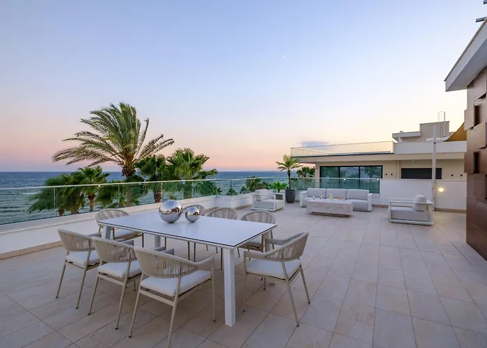 Goldfish - 5br Beachfront Luxury With Pool & Jacuzzi Vila *