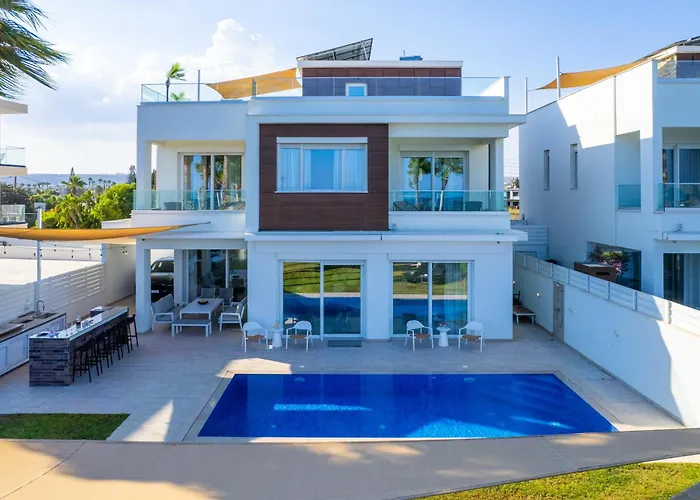 Vila Goldfish - 5br Beachfront Luxury With Pool & Jacuzzi Voroklini