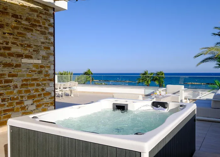 Goldfish - 5br Beachfront Luxury With Pool & Jacuzzi