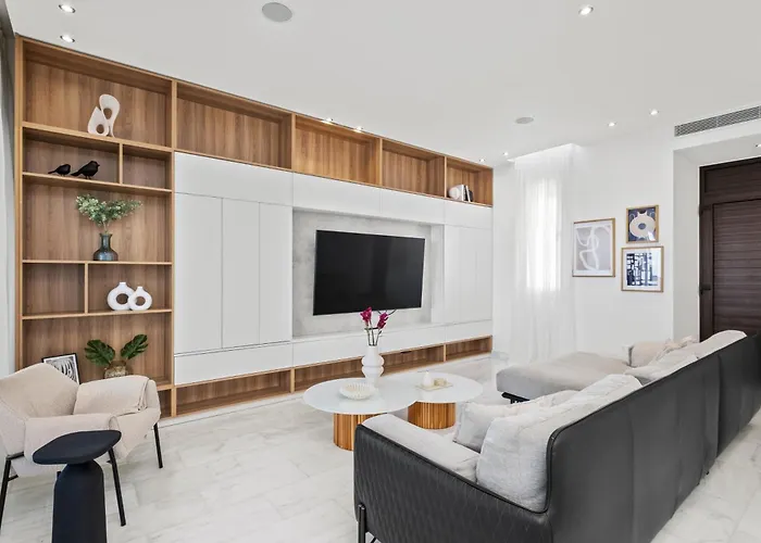 Vila Goldfish - 5br Beachfront Luxury With Pool & Jacuzzi