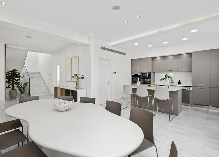 Vila Goldfish - 5br Beachfront Luxury With Pool & Jacuzzi