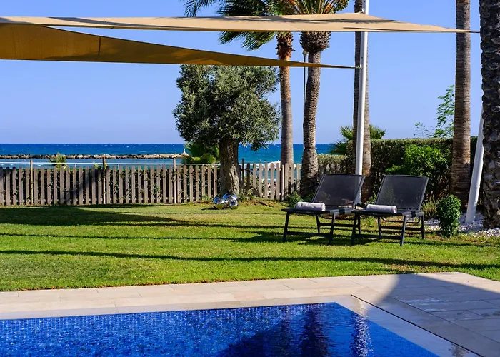 Goldfish - 5br Beachfront Luxury With Pool & Jacuzzi Vila Voroklini