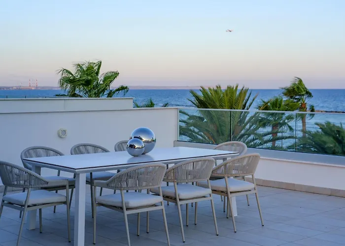 Goldfish - 5br Beachfront Luxury With Pool & Jacuzzi Vila *